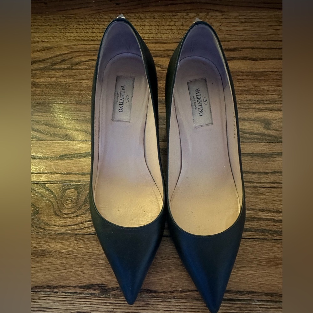 Elegant Valentino Garavani Pumps